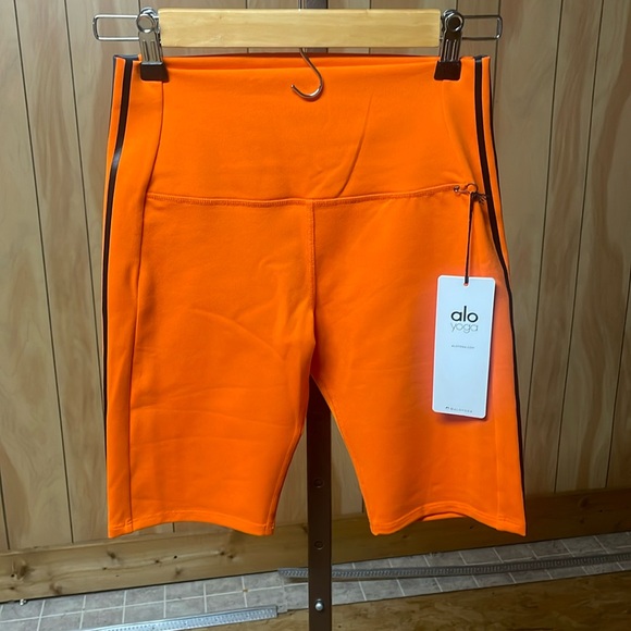 ALO Yoga Pants - Alo Yoga cycle club Short